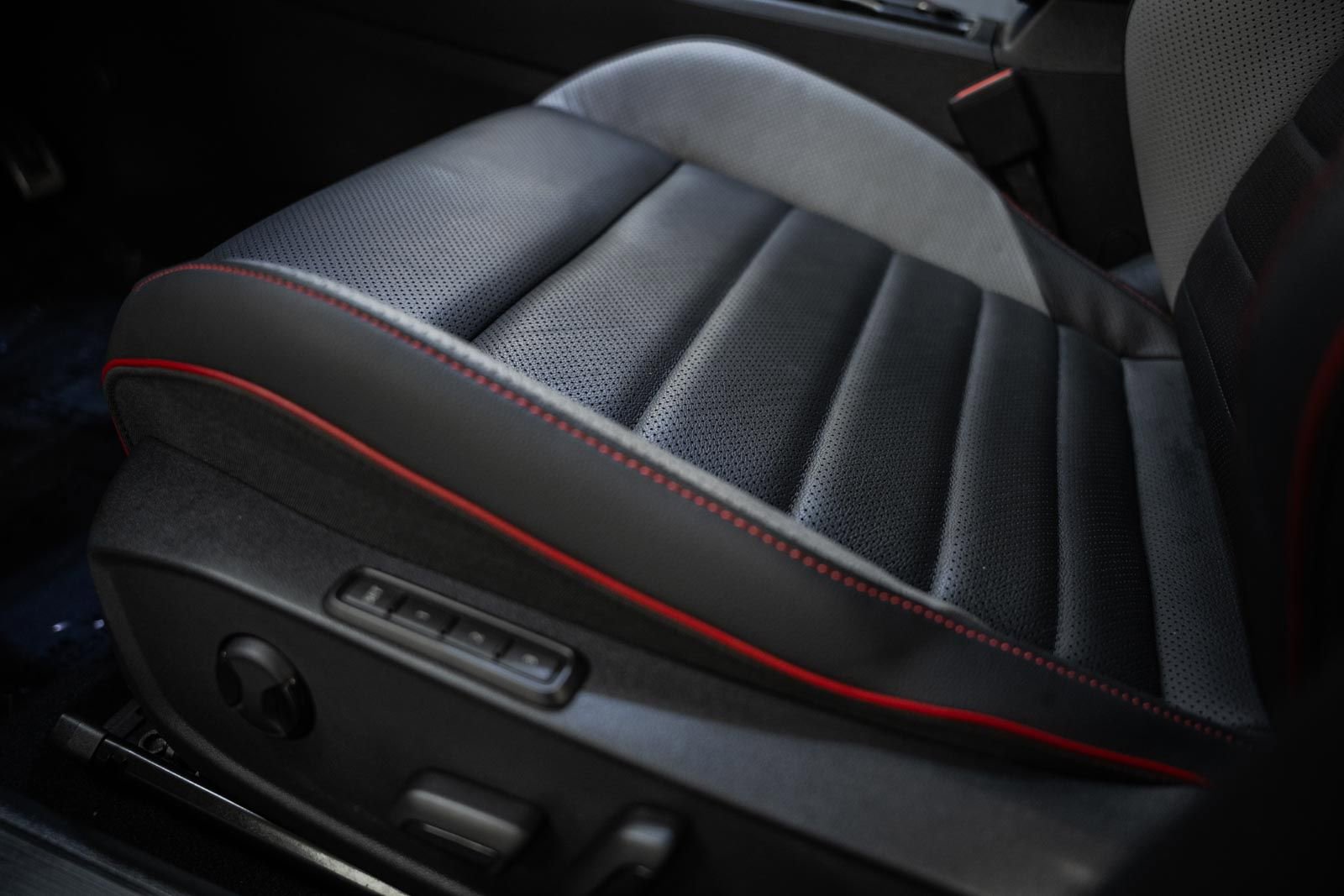 Used 2024 Volkswagen GTI Autobahn image 38