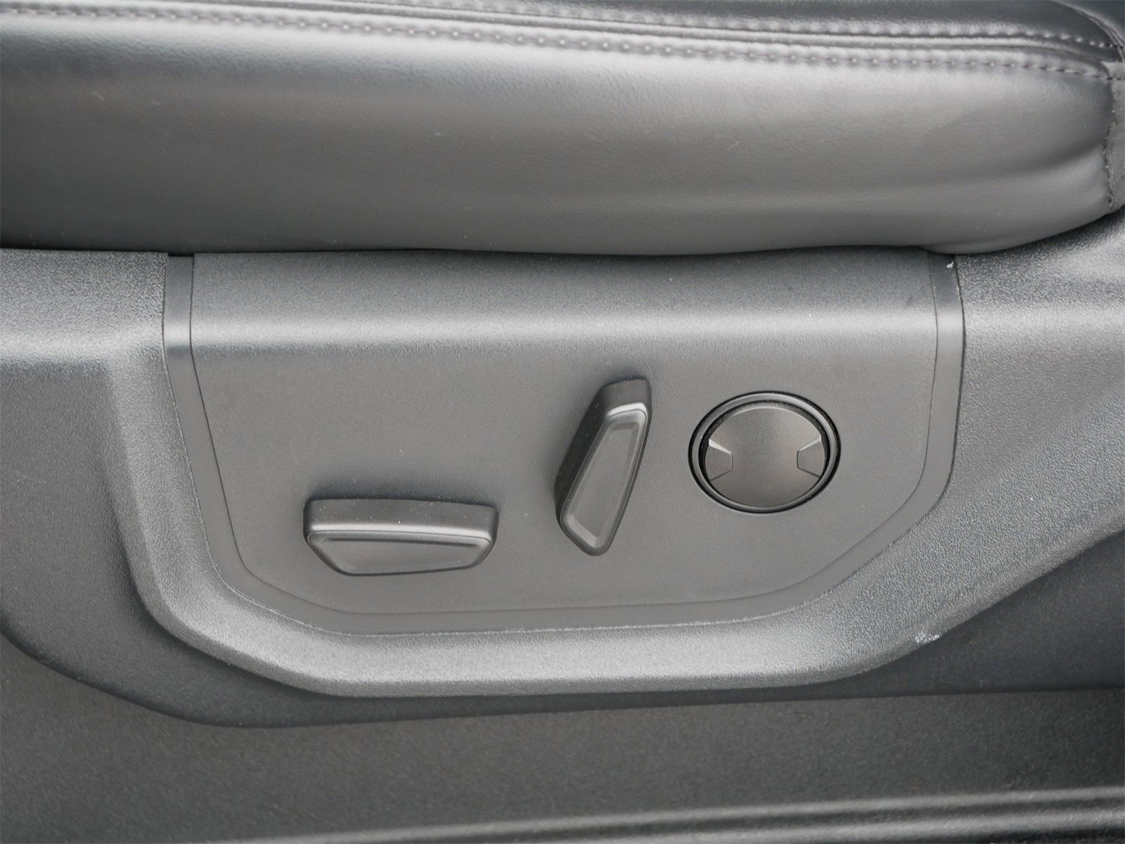 Certified 2024 Ford Expedition Max XLT image 13