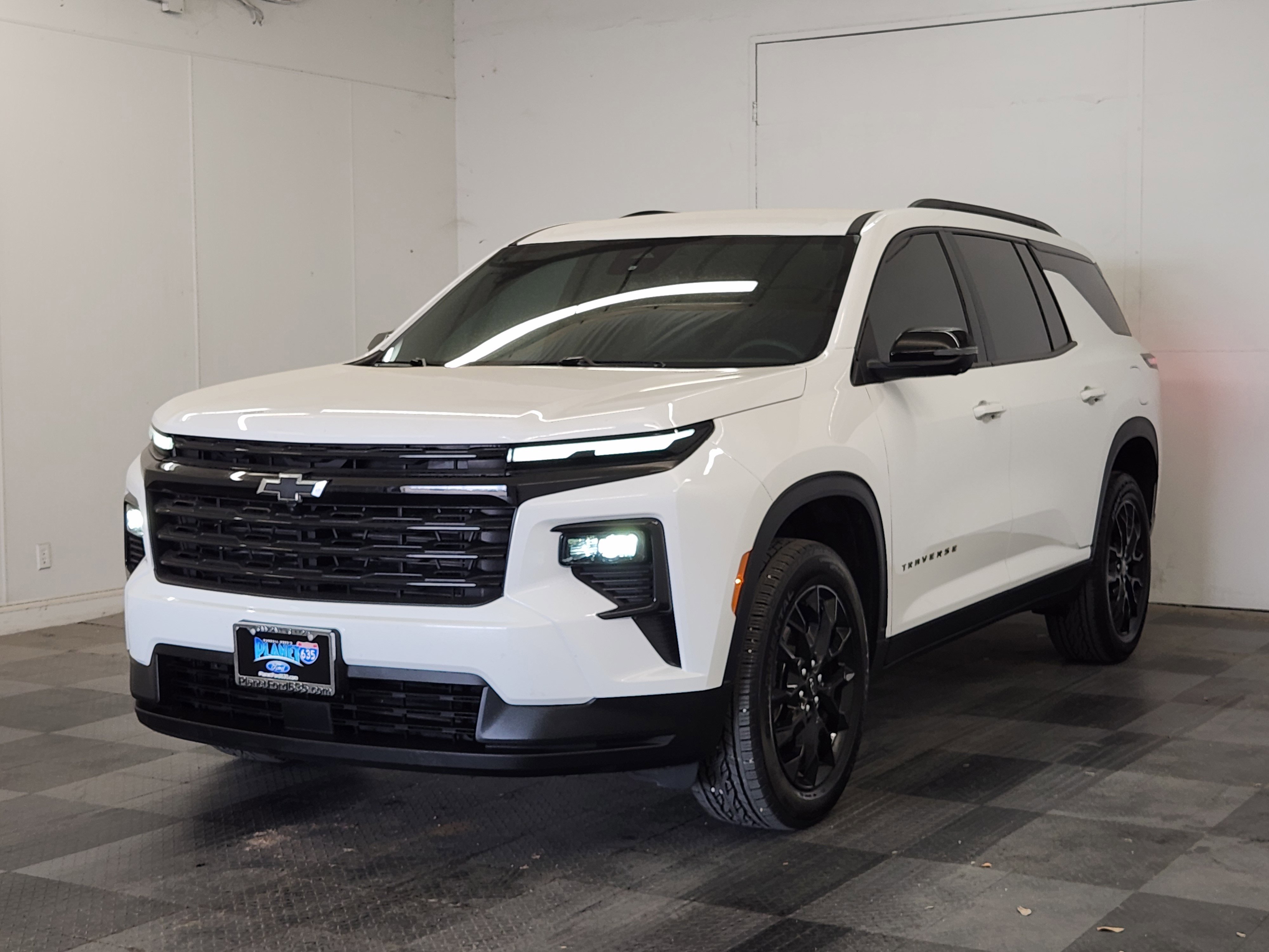 Used 2024 Chevrolet Traverse LT w/ Midnight/Sport Edition image 1