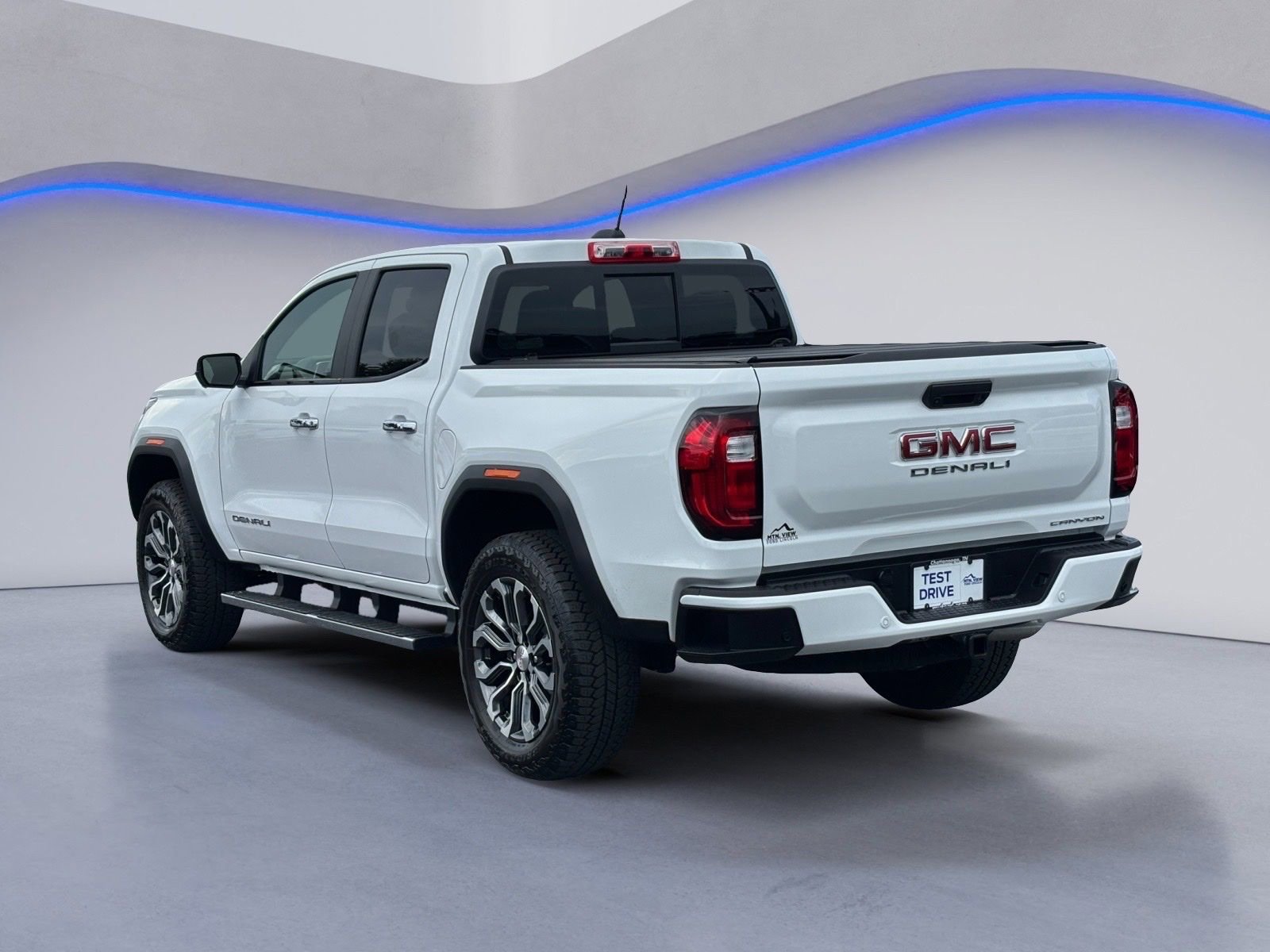 Used 2026 GMC Canyon Denali AWD/4WD image 3
