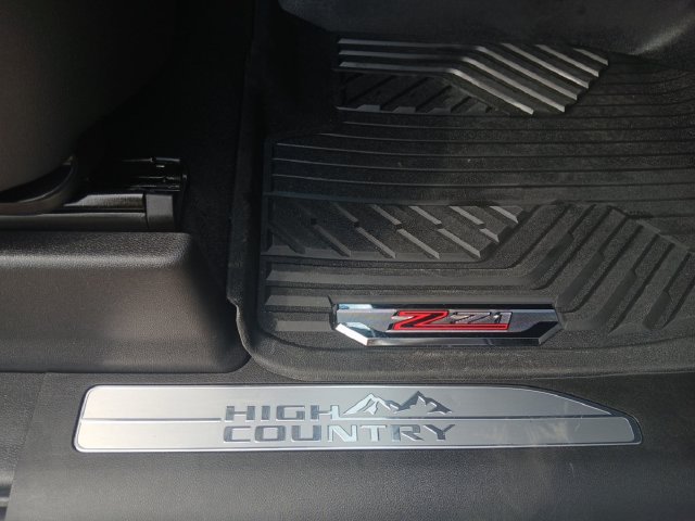 Used 2024 Chevrolet Silverado 1500 High Country w/ Technology Package AWD/4WD image 6