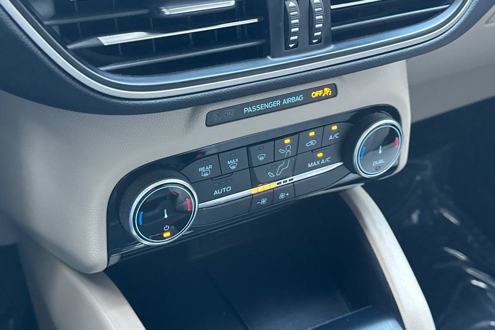 Certified 2022 Ford Escape SE w/ SE Sport Appearance Package FWD image 31