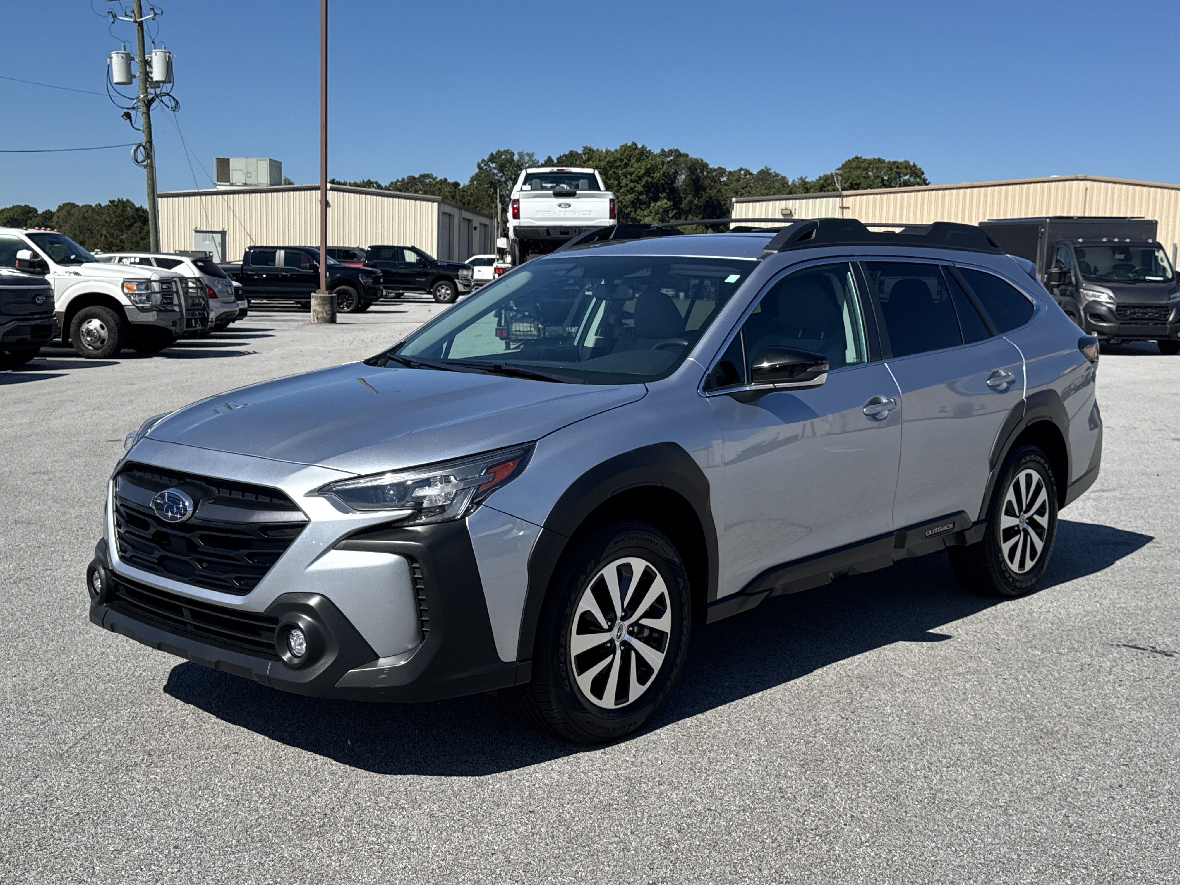 Used 2023 Subaru Outback Premium AWD/4WD image 2