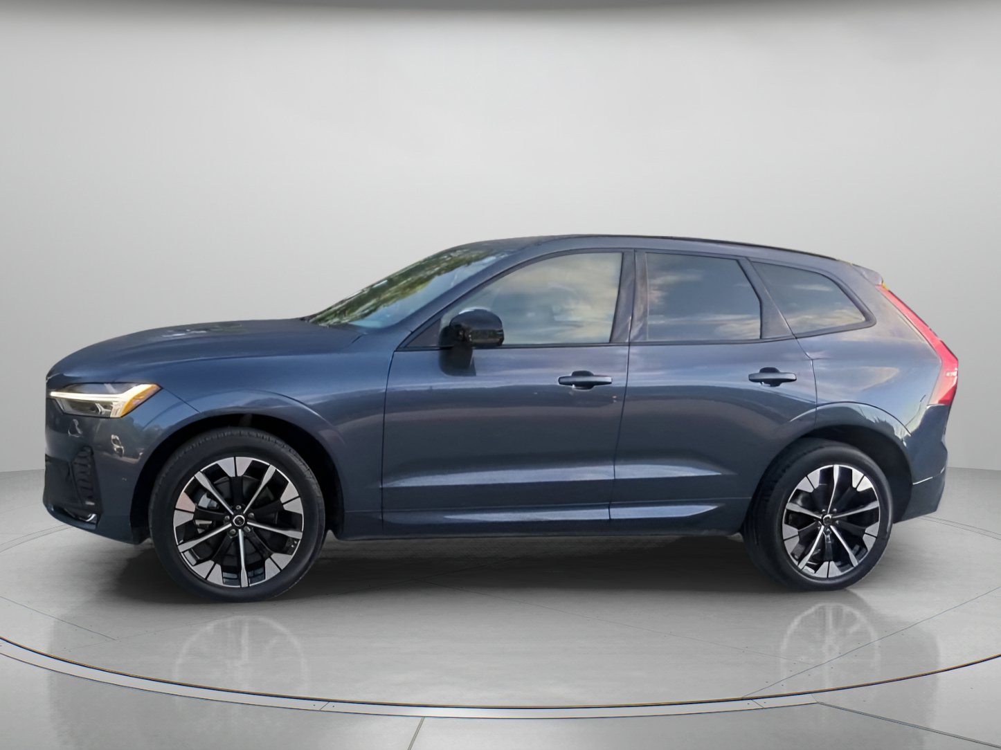 Used 2026 Volvo XC60 B5 Plus AWD/4WD image 15