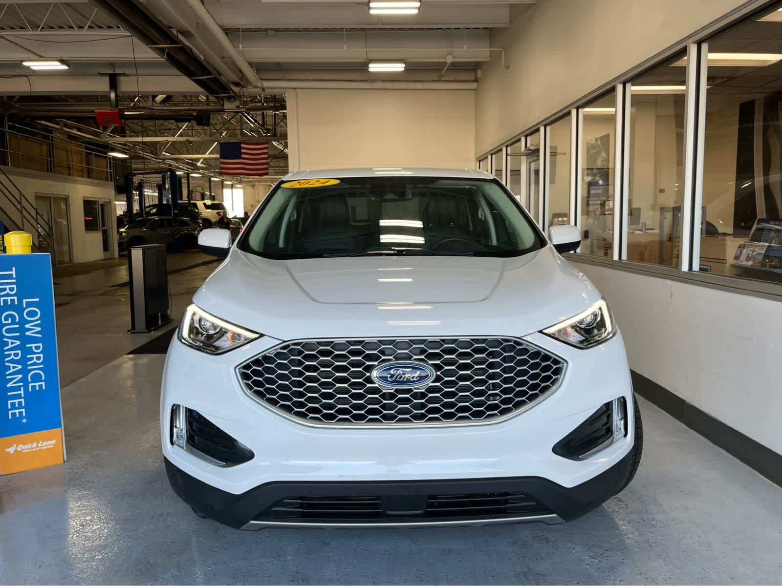 Certified 2024 Ford Edge SEL w/ Convenience Package AWD/4WD image 2