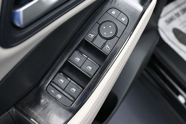 Used 2025 Nissan Rogue SV FWD image 14