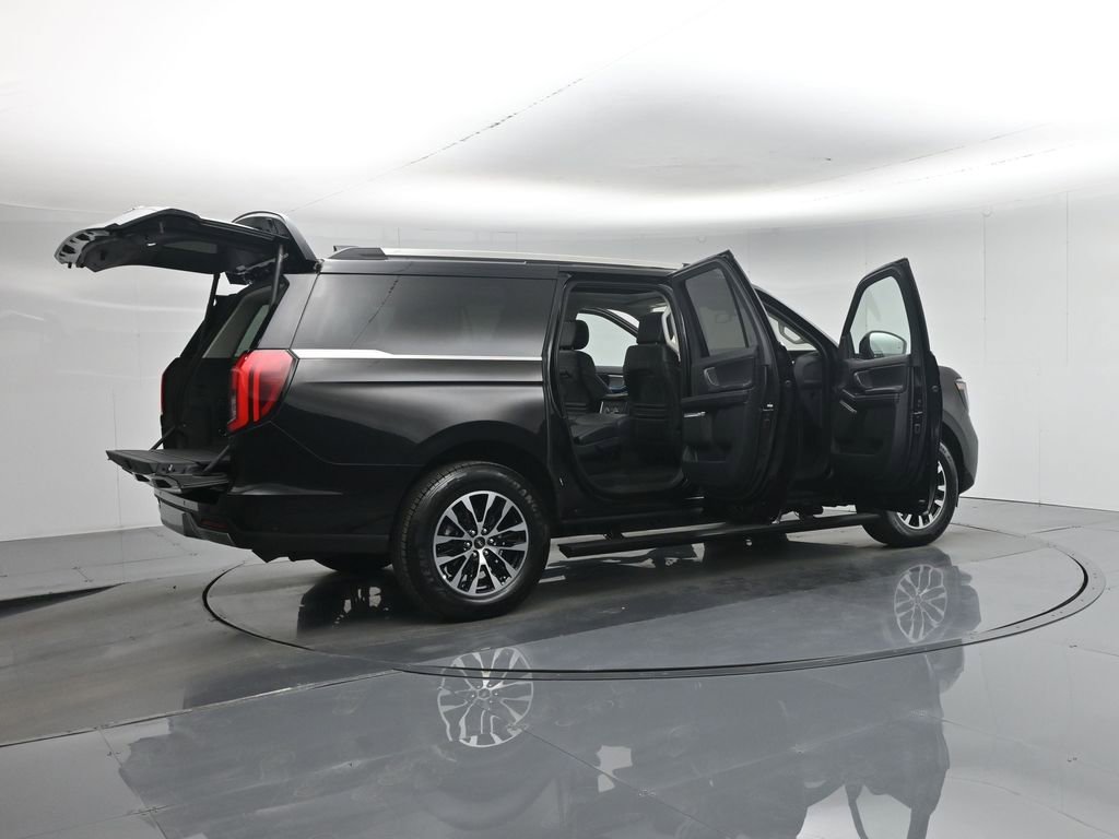 Certified 2025 Ford Expedition Max Platinum image 4