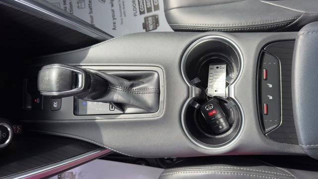 Used 2023 Toyota Venza Nightshade image 15