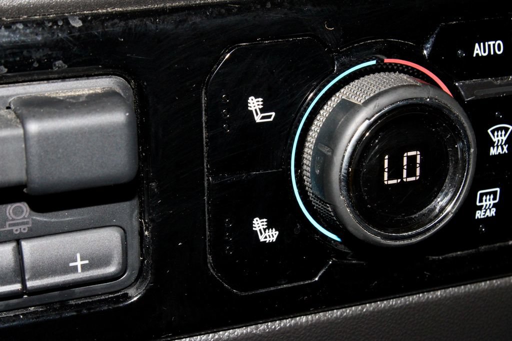 Used 2025 Chevrolet Silverado 1500 LT AWD/4WD image 4