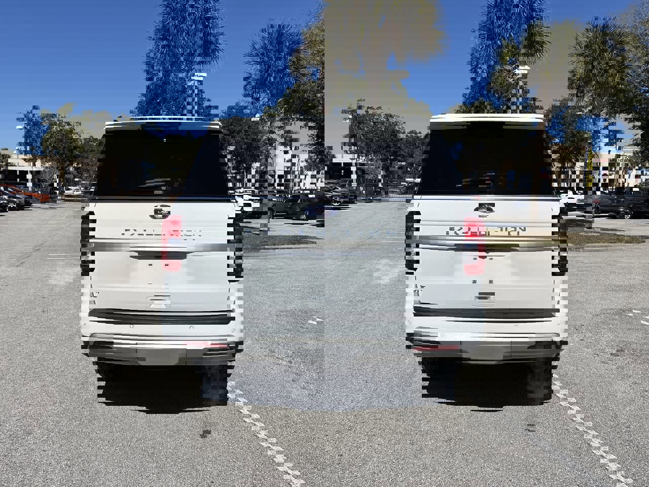 Certified 2024 Ford Expedition XLT image 3