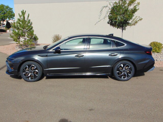 Used 2025 Hyundai Sonata SEL FWD image 3