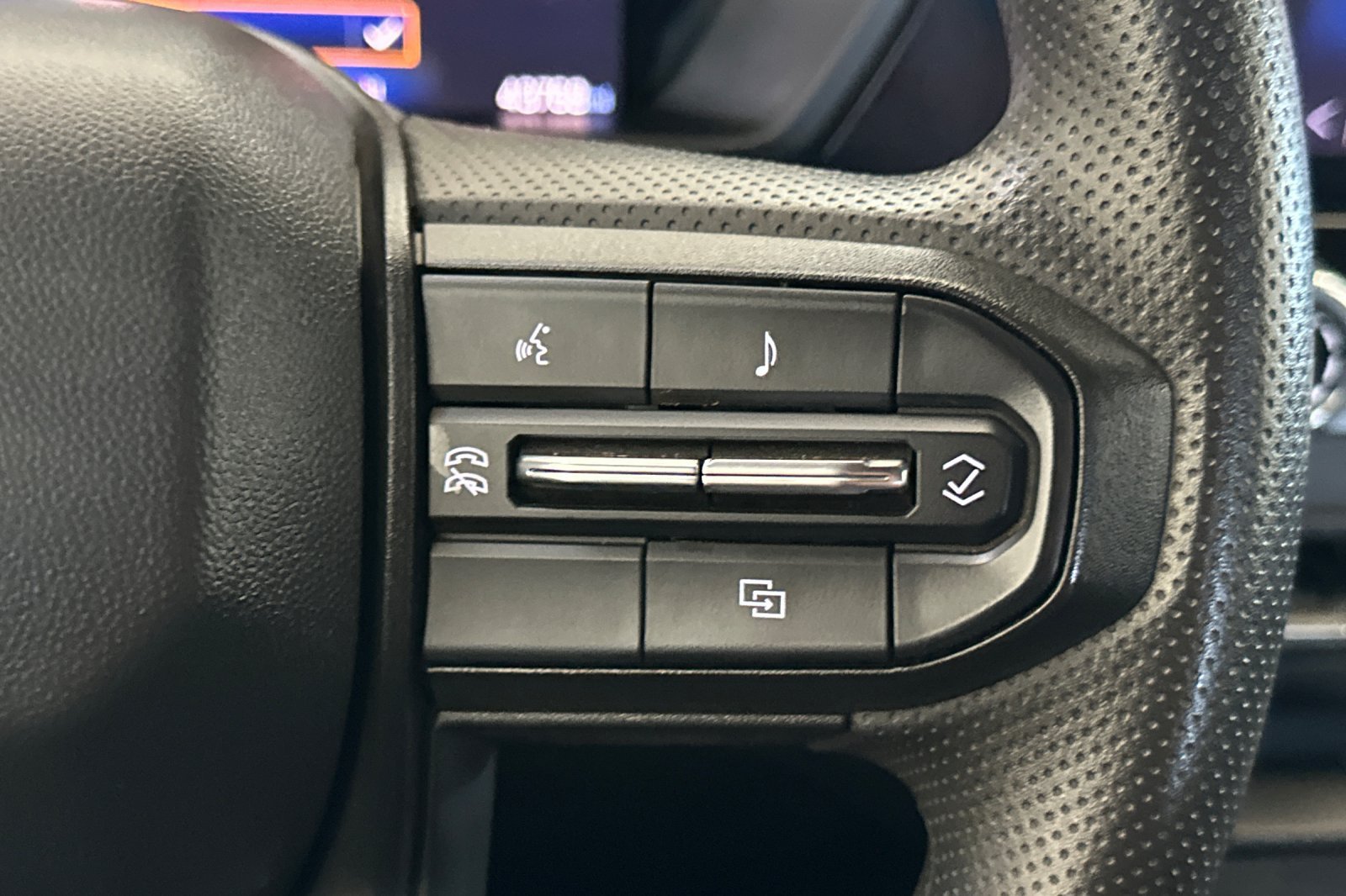 Used 2024 Chevrolet Colorado Trail Boss w/ Advanced Trailering Package AWD/4WD image 24