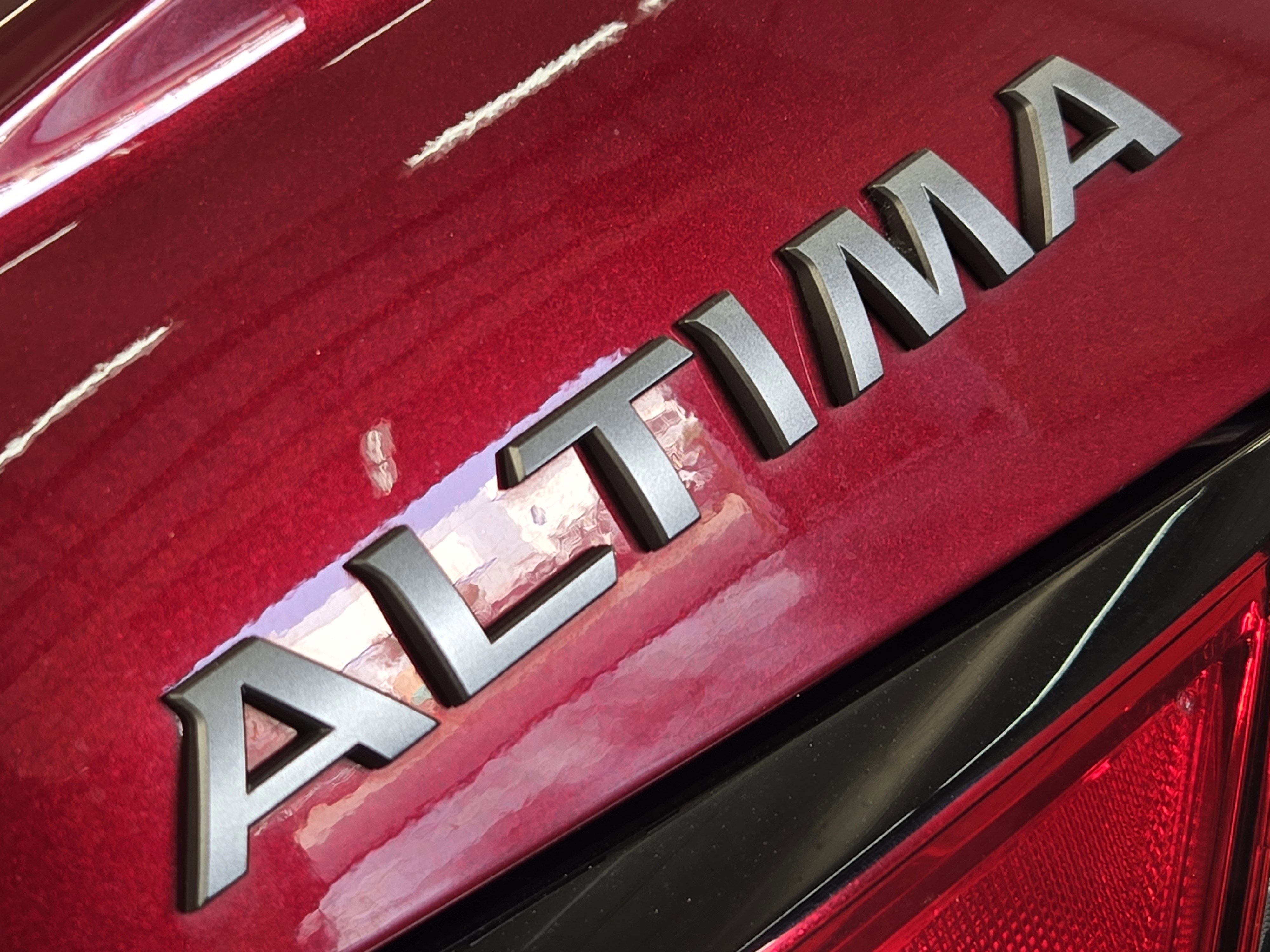 Used 2024 Nissan Altima 2.5 SR FWD image 12