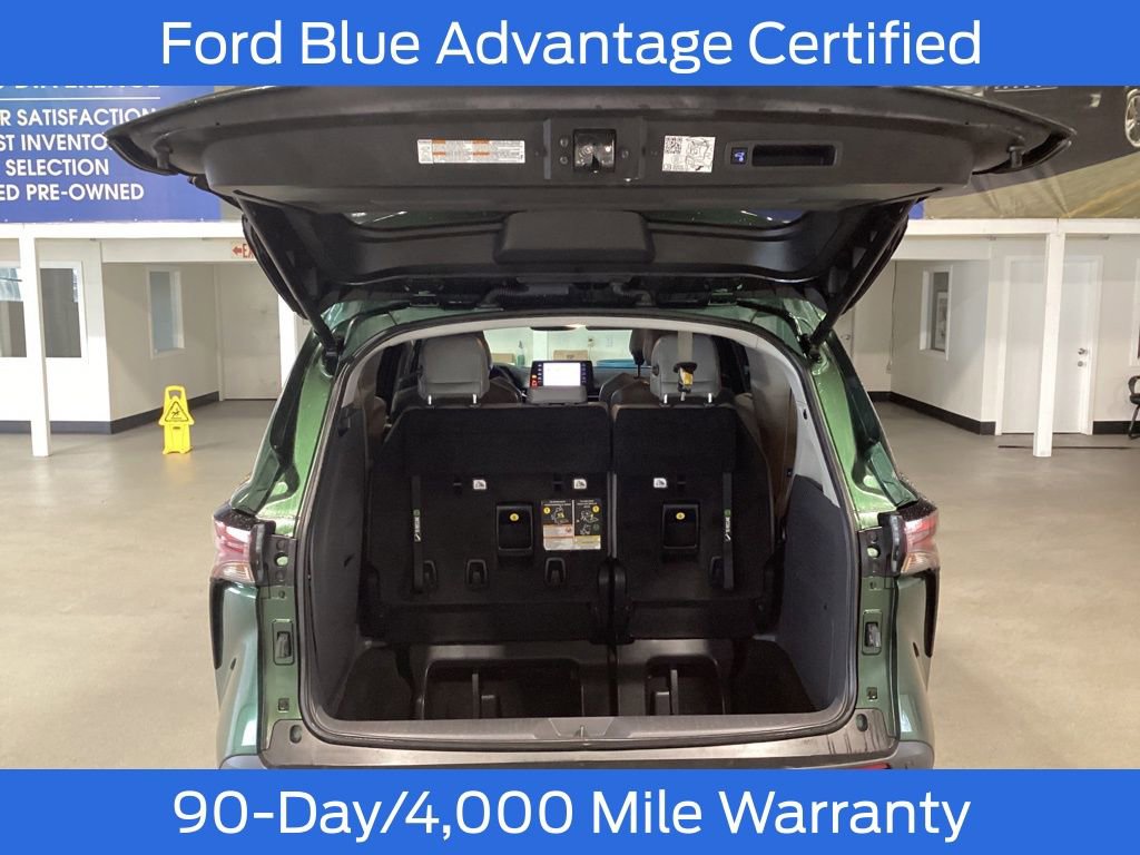 Used 2023 Toyota Sienna XLE image 6