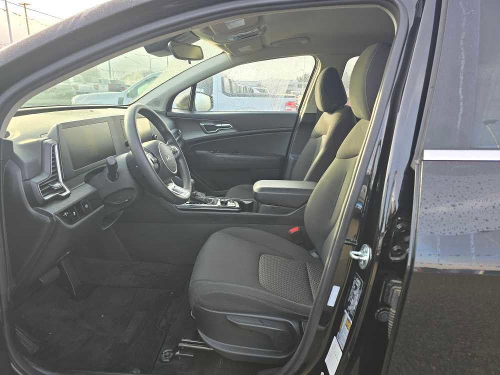Used 2024 Kia Sportage LX image 9