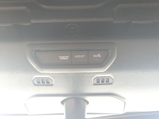 Used 2020 Jeep Wrangler Unlimited Sahara image 27