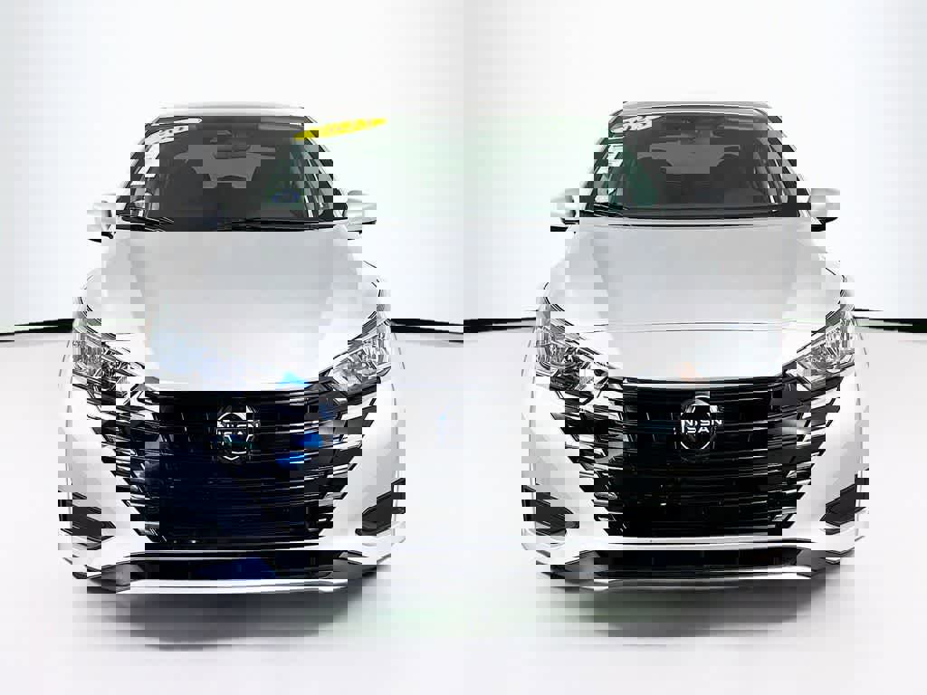 Used 2023 Nissan Versa SV image 6