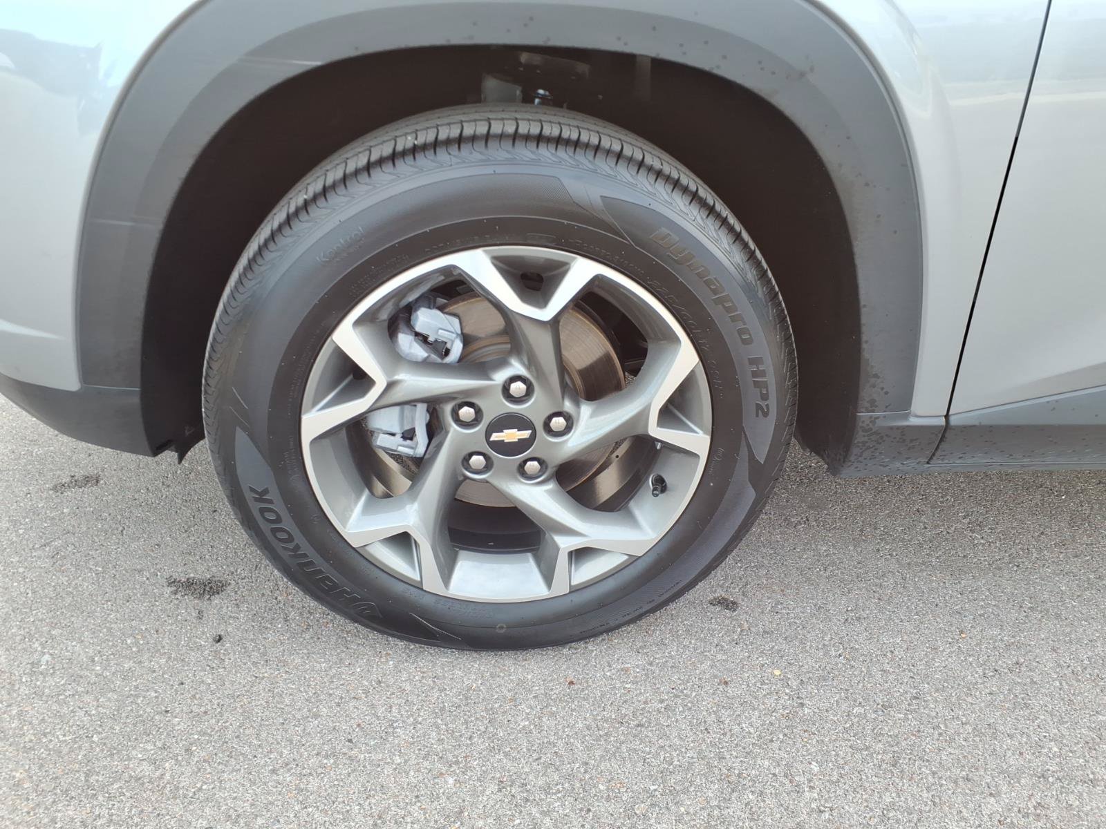 Used 2025 Chevrolet Trax LT FWD image 9