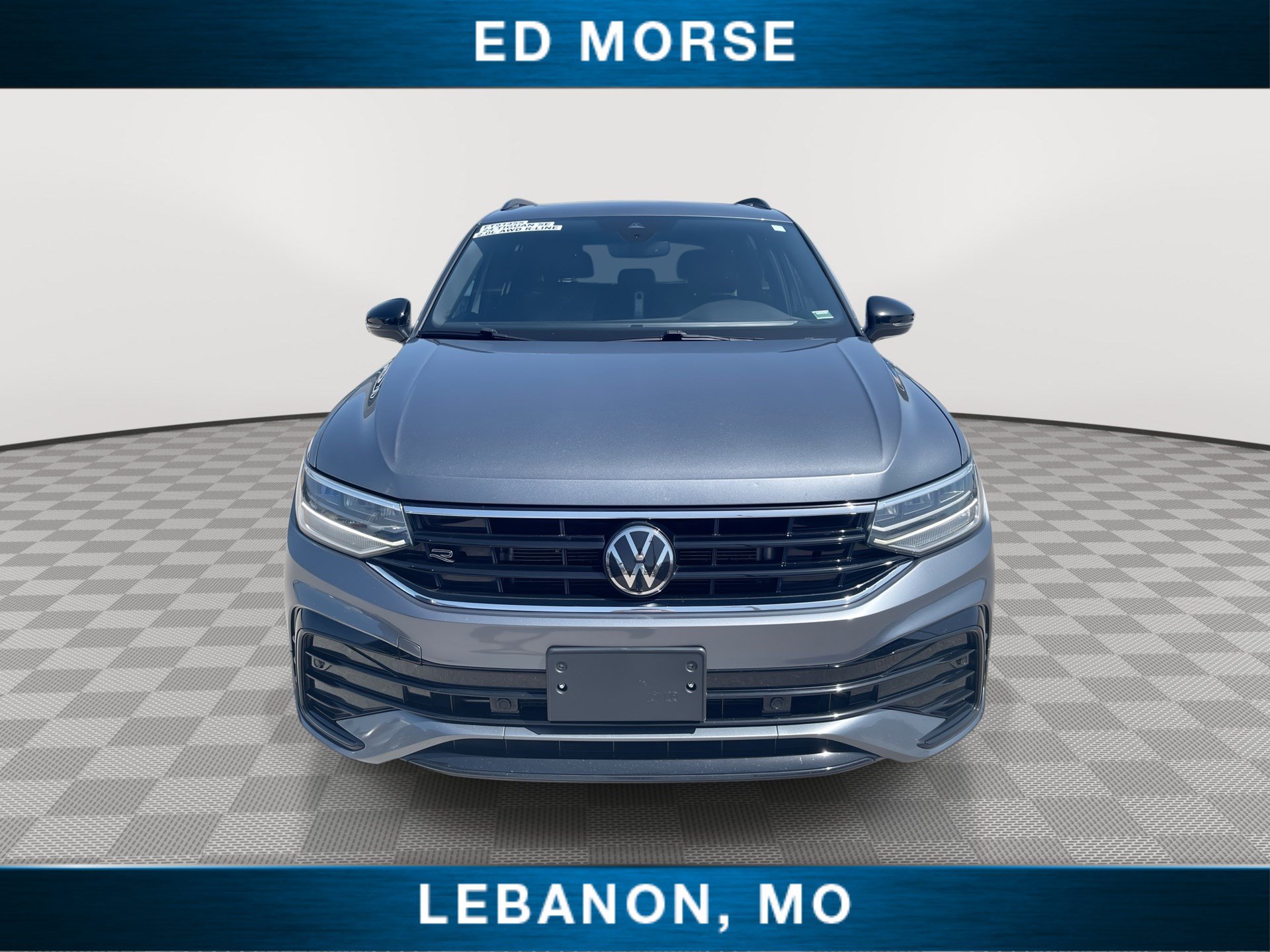 Used 2024 Volkswagen Tiguan SE R-Line AWD/4WD image 3
