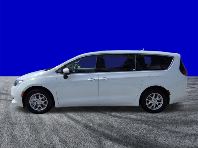 Used 2023 Chrysler Voyager LX FWD image 7