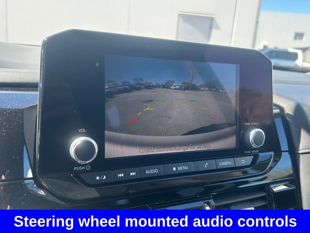 Used 2025 Nissan Pathfinder SV image 13