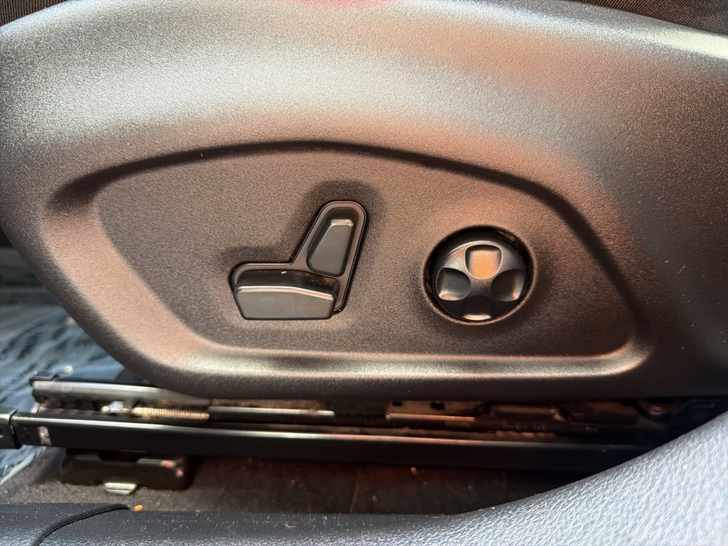 Used 2017 Jeep Compass Latitude w/ Popular Equipment Group FWD image 19