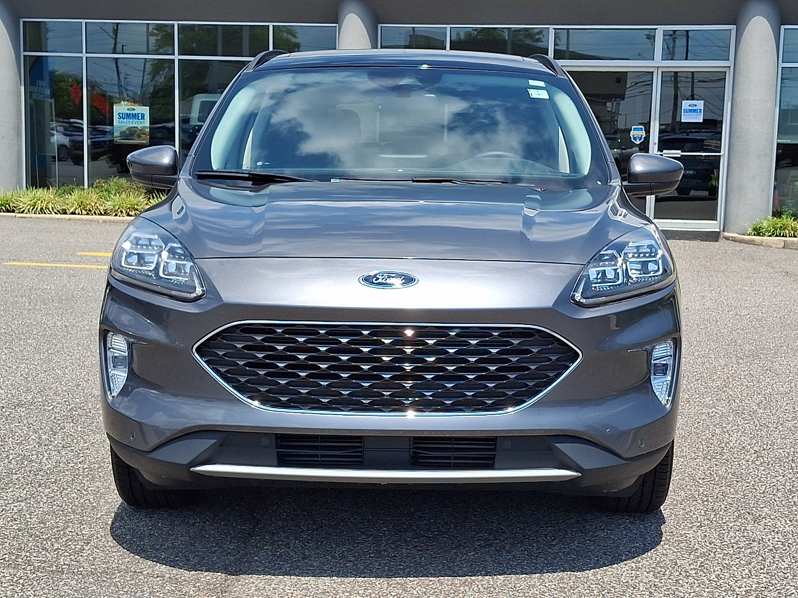 Certified 2022 Ford Escape Titanium AWD/4WD image 3