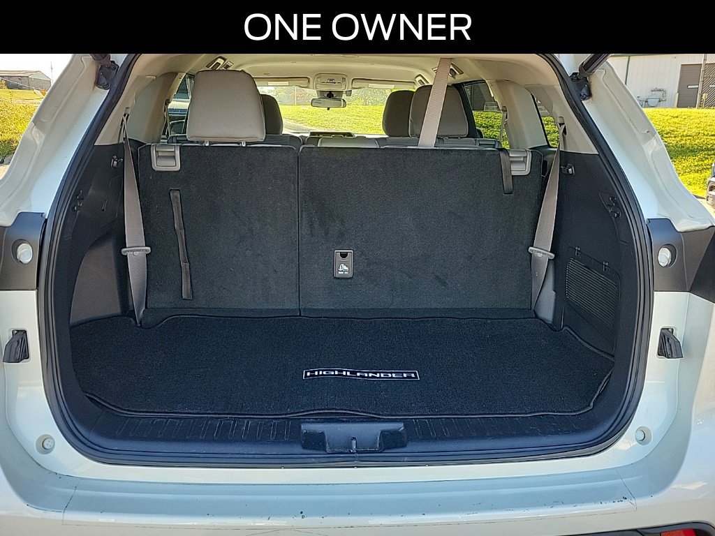 Used 2020 Toyota Highlander LE FWD image 6