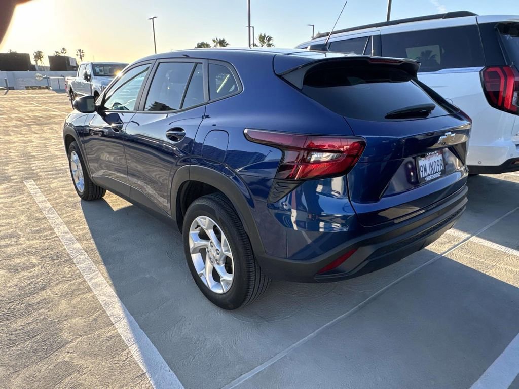 Used 2024 Chevrolet Trax LS w/ LS Convenience Package image 5