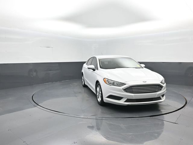Certified 2018 Ford Fusion SE FWD image 2