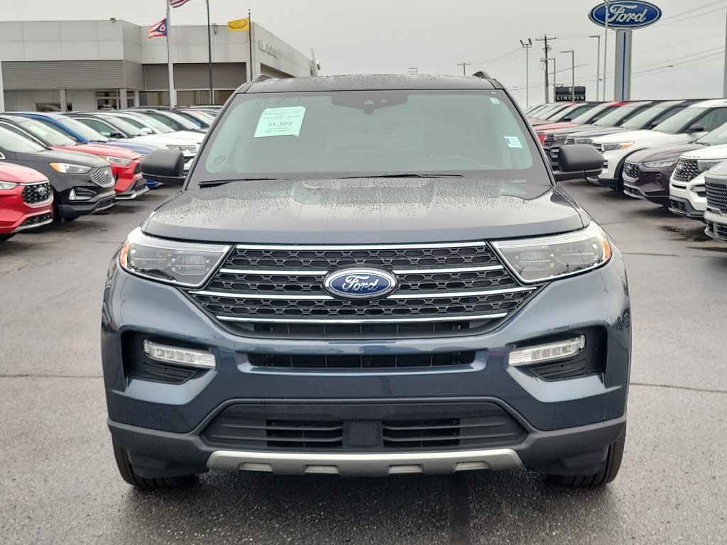Certified 2022 Ford Explorer XLT w/ Equipment Group 202A AWD/4WD image 2