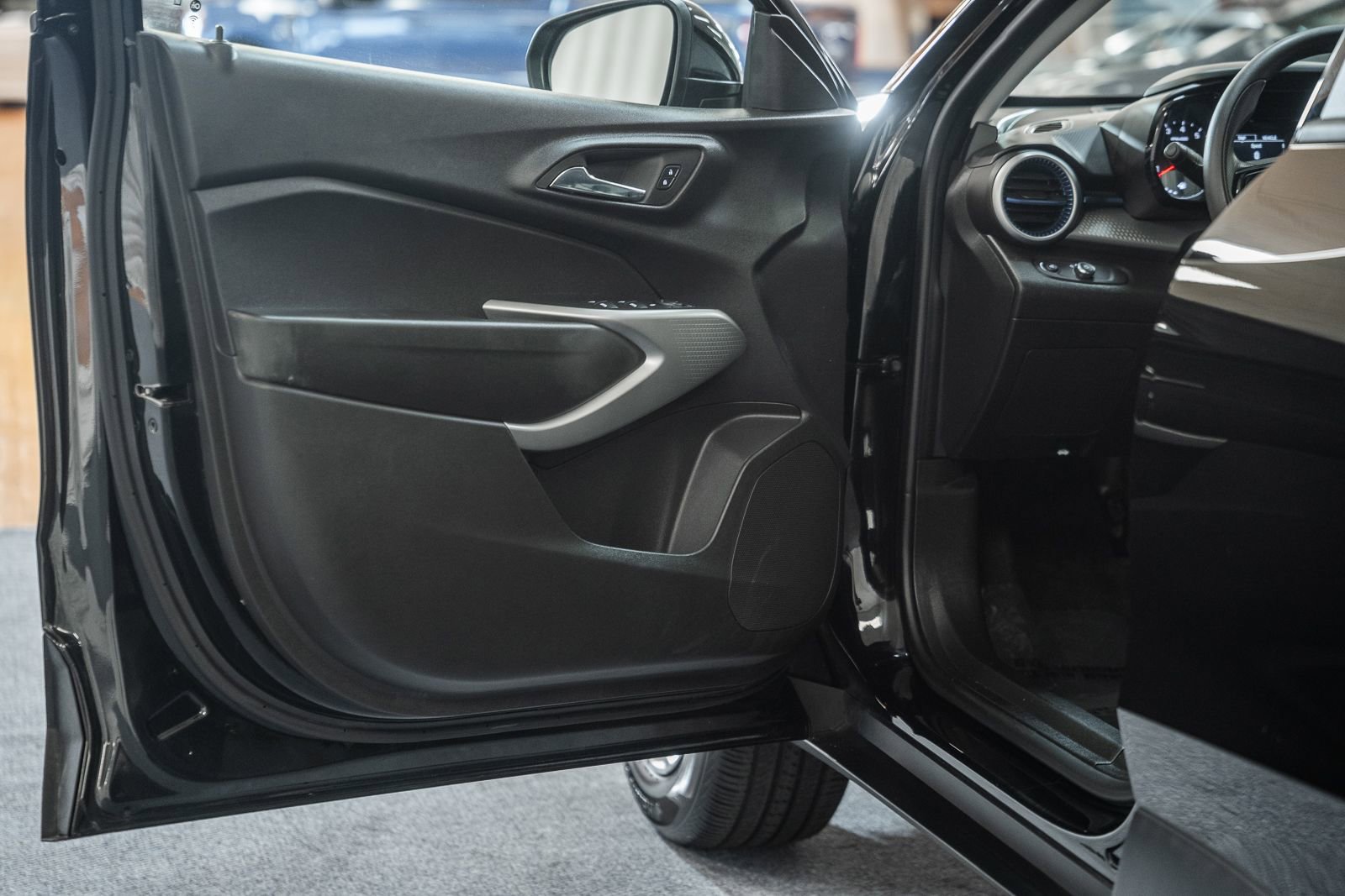 Used 2024 Chevrolet Trax LS w/ LS Convenience Package image 31