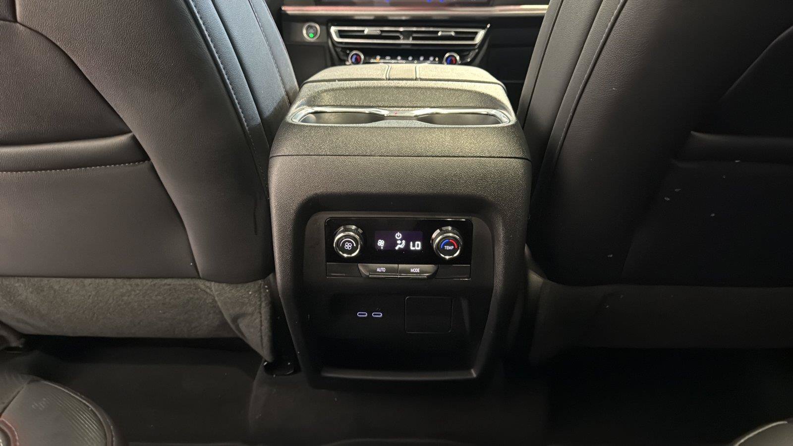 Used 2025 Chevrolet Traverse Z71 AWD/4WD image 29