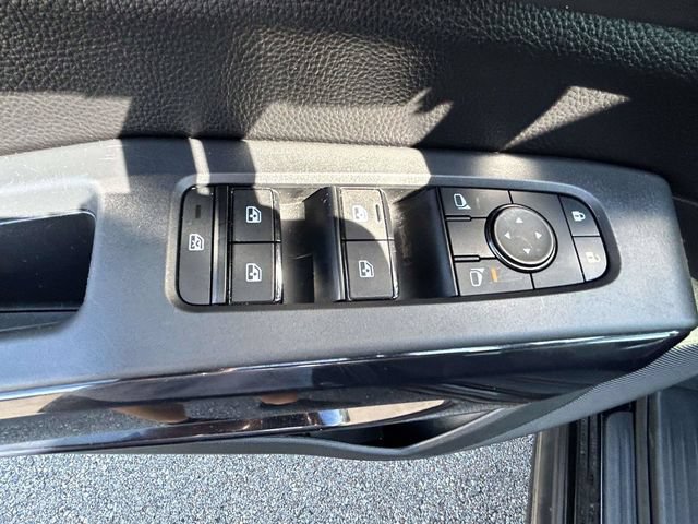 Used 2025 Nissan Pathfinder SV AWD/4WD image 16
