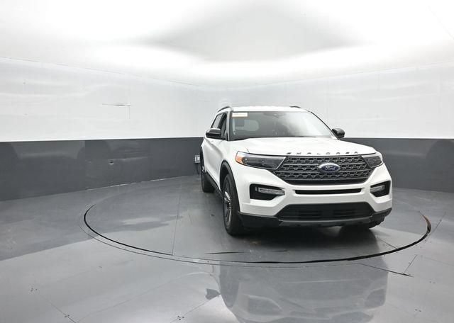 Certified 2024 Ford Explorer XLT w/ Equipment Group 202A AWD/4WD image 3
