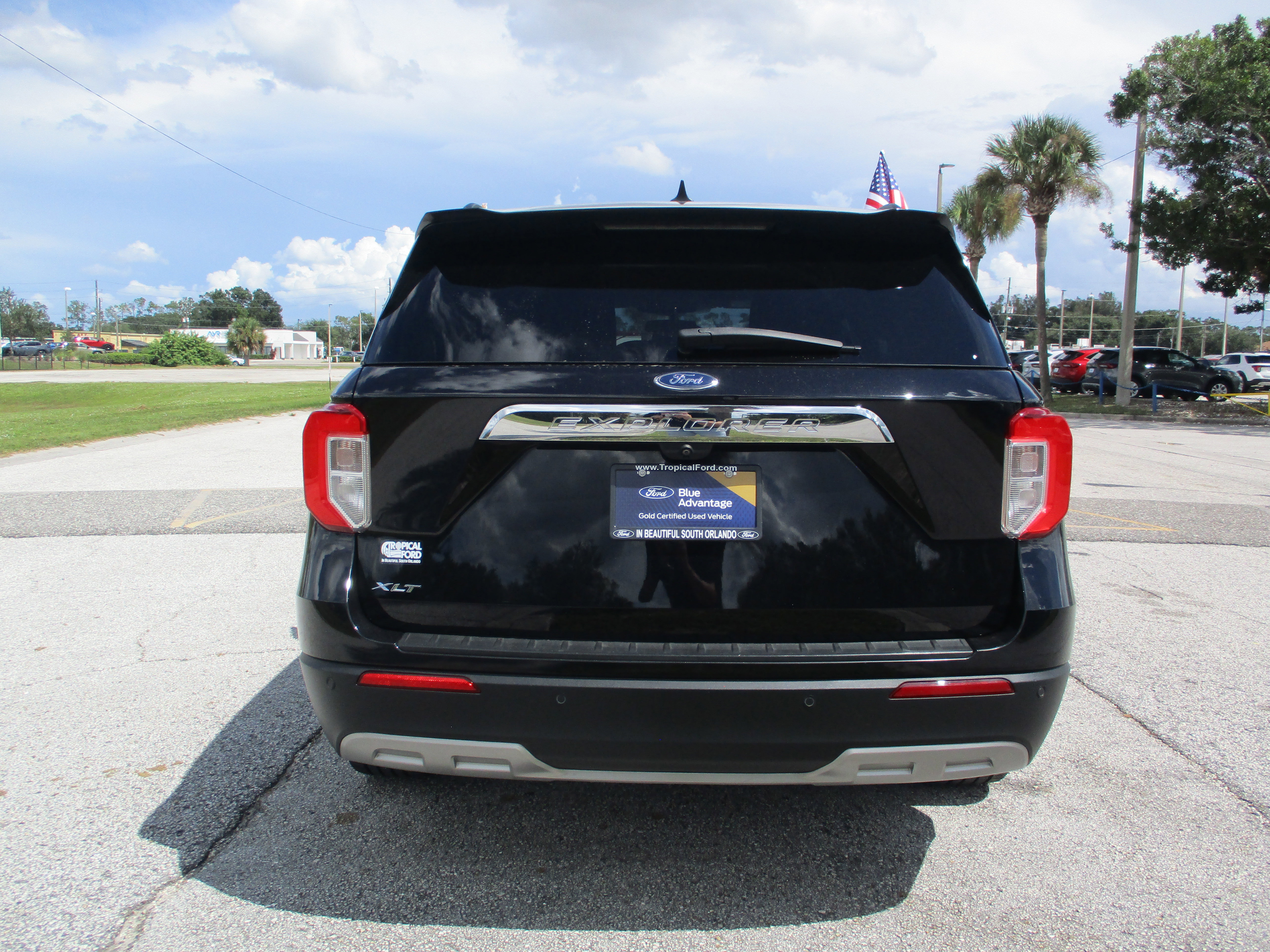 Certified 2022 Ford Explorer XLT w/ Equipment Group 202A image 4