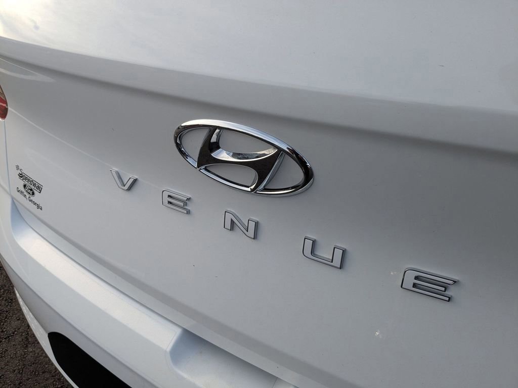 Used 2025 Hyundai Venue Limited image 10