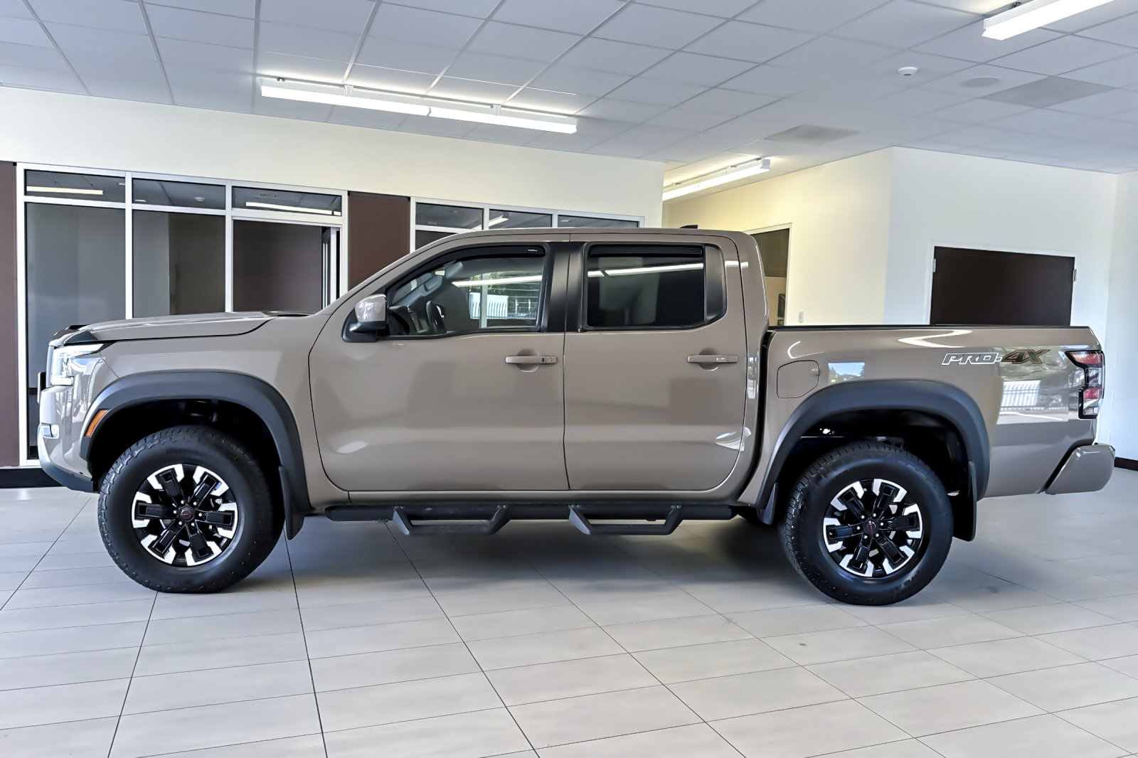 Used 2023 Nissan Frontier PRO-4X w/ Tow Package AWD/4WD image 7