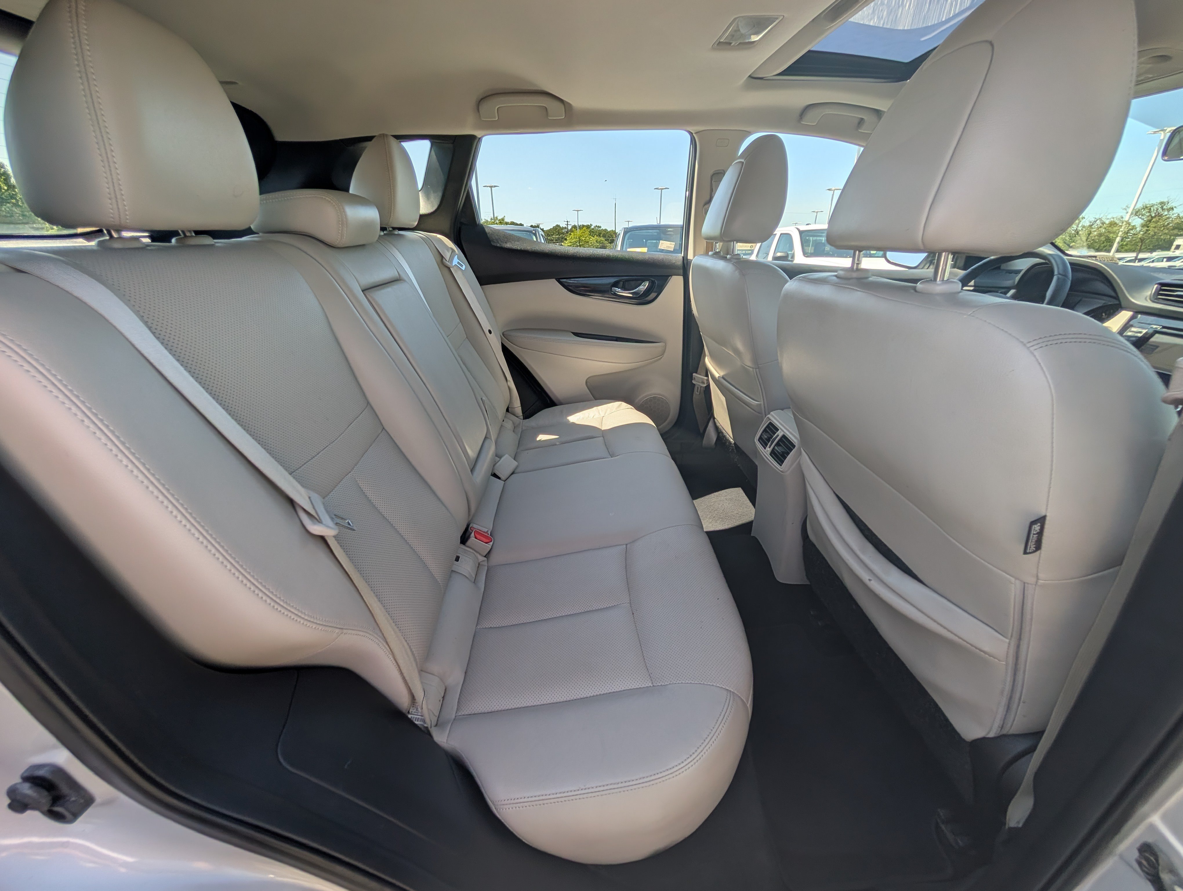 Used 2018 Nissan Rogue Sport SL w/ SL Premium Package FWD image 11