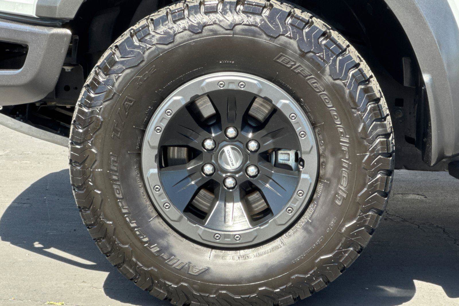 Certified 2017 Ford F150 Raptor w/ Equipment Group 802A Luxury image 32