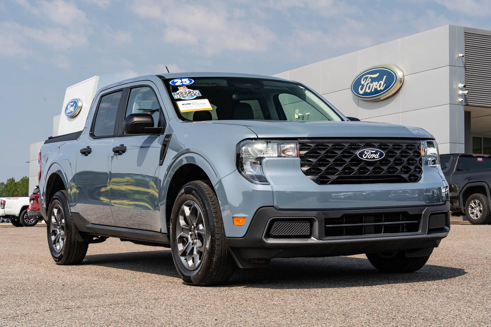 Certified 2025 Ford Maverick XLT FWD image 1