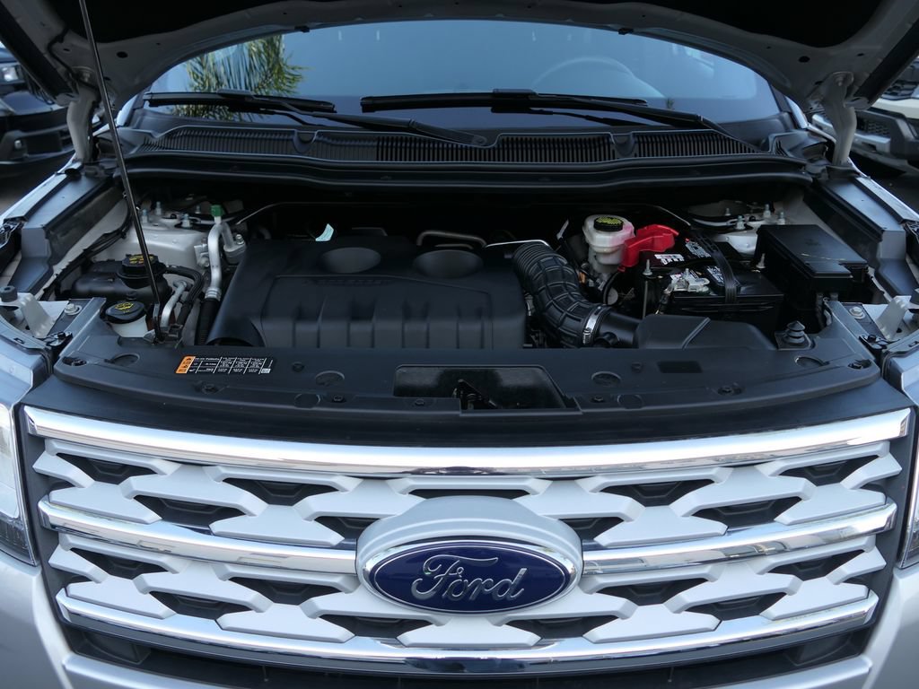 Certified 2018 Ford Explorer XLT w/ Equipment Group 201A FWD image 30