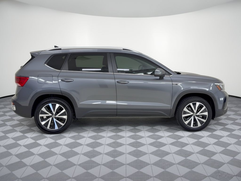 Used 2023 Volkswagen Taos SE FWD image 8