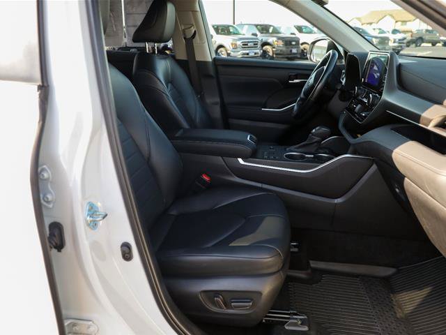 Used 2023 Toyota Highlander XLE FWD image 29