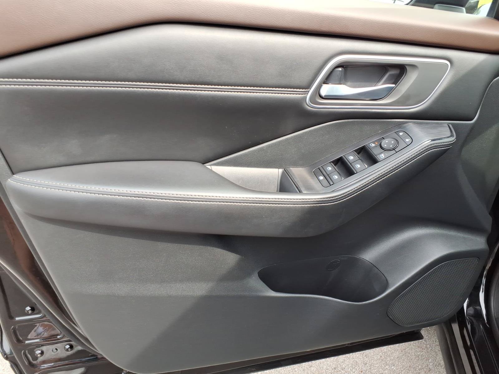 Used 2021 Nissan Rogue SV w/ Premium Package AWD/4WD image 12