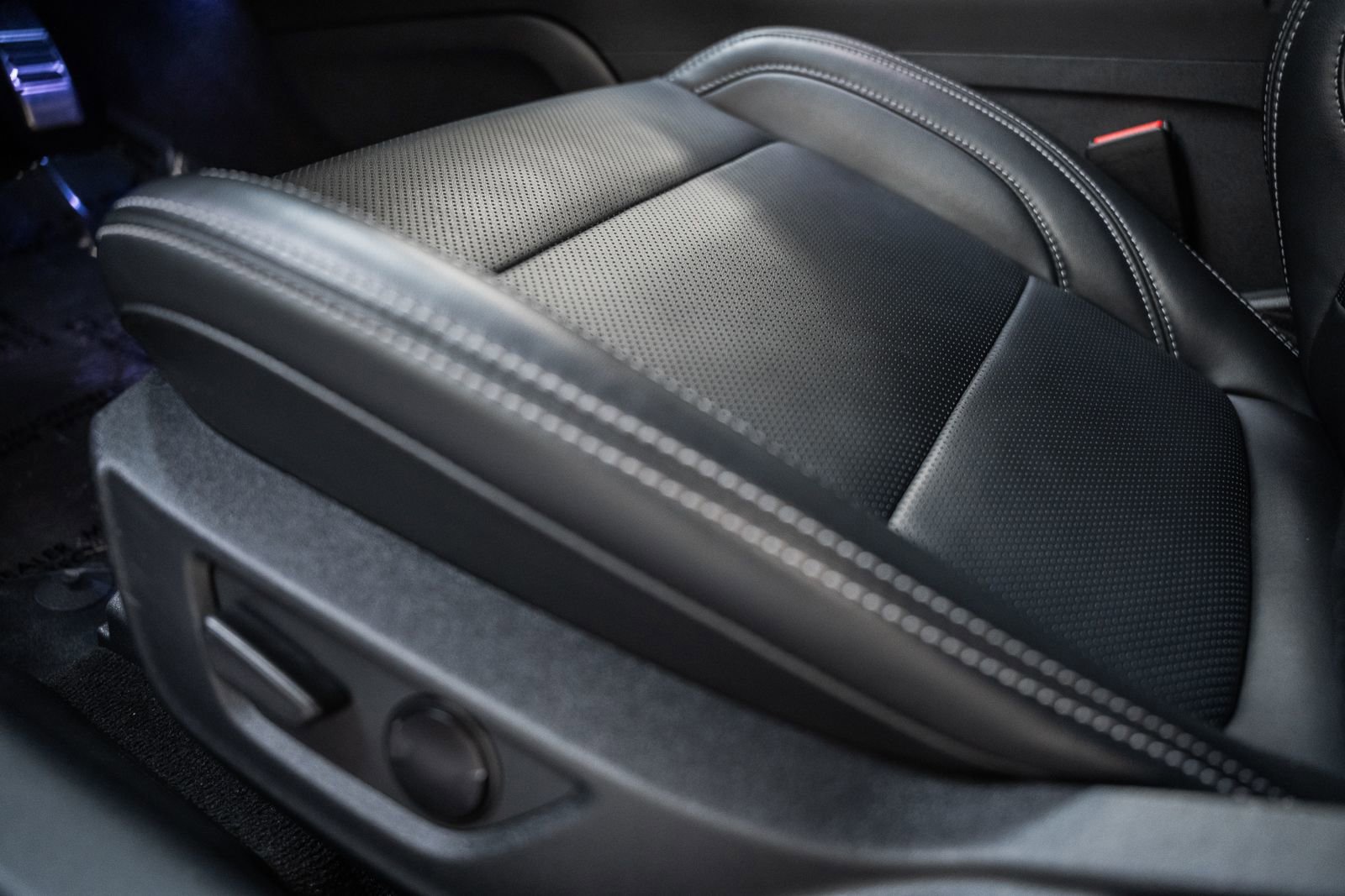 Certified 2025 Ford Mustang Premium w/ Wheel & Stripe Package image 37