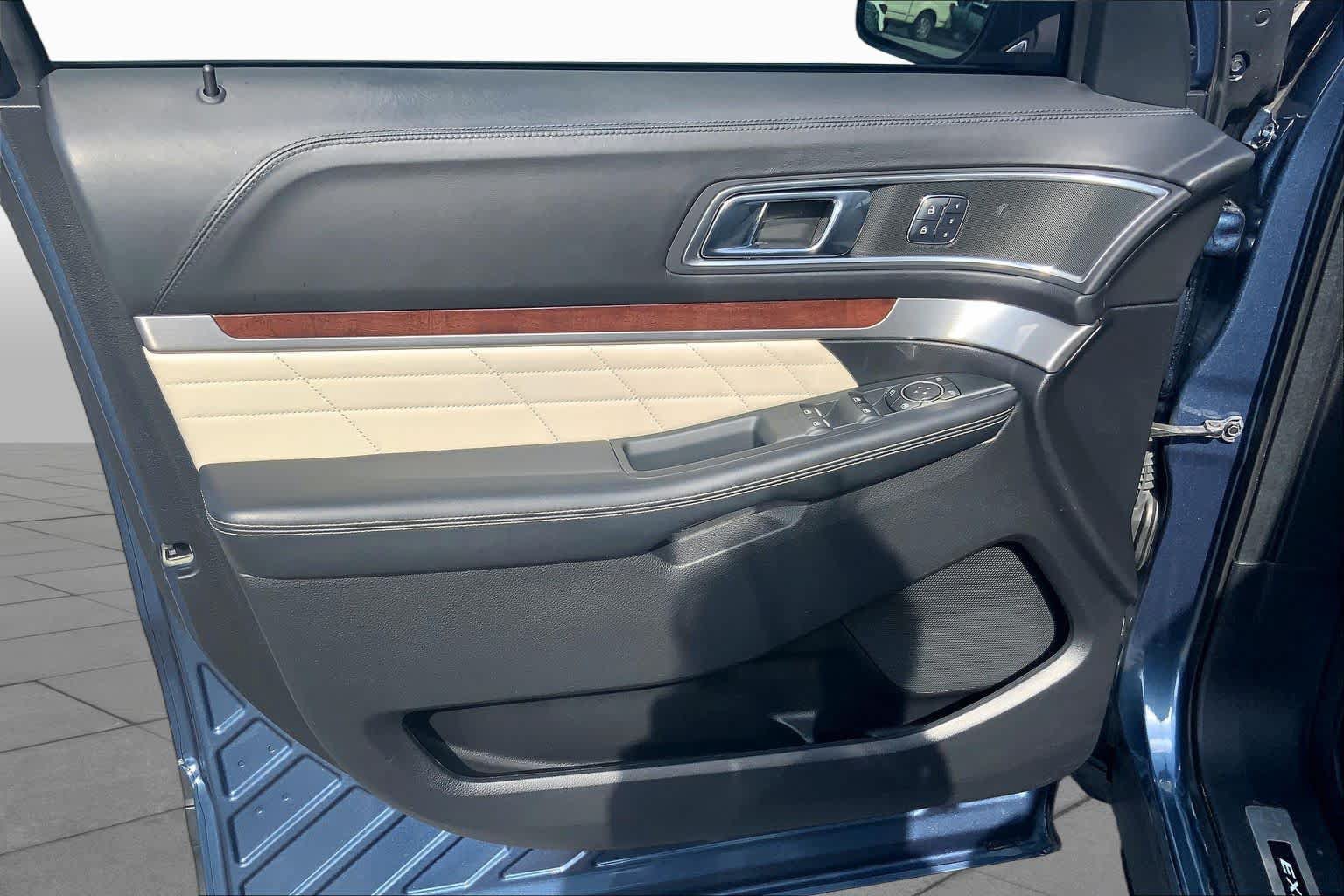 Certified 2018 Ford Explorer Platinum AWD/4WD image 21