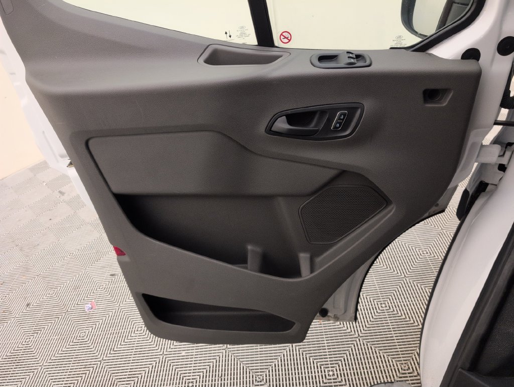Certified 2025 Ford Transit 250 Low Roof w/ Exterior Upgrade Package RWD image 30