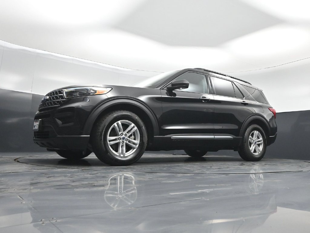 Certified 2024 Ford Explorer XLT RWD image 45
