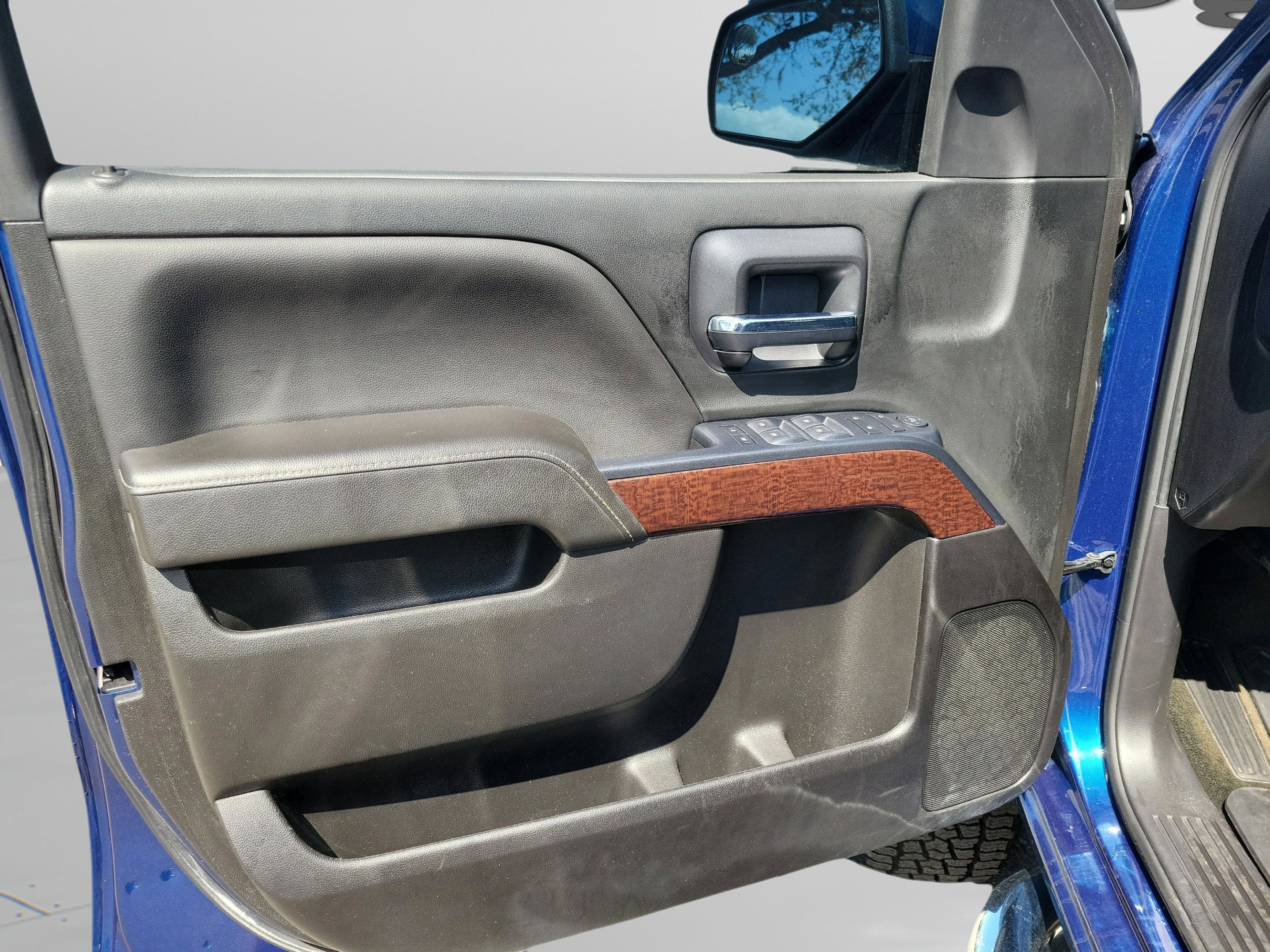 Used 2017 GMC Sierra 1500 SLE w/ SLE Value Package image 5